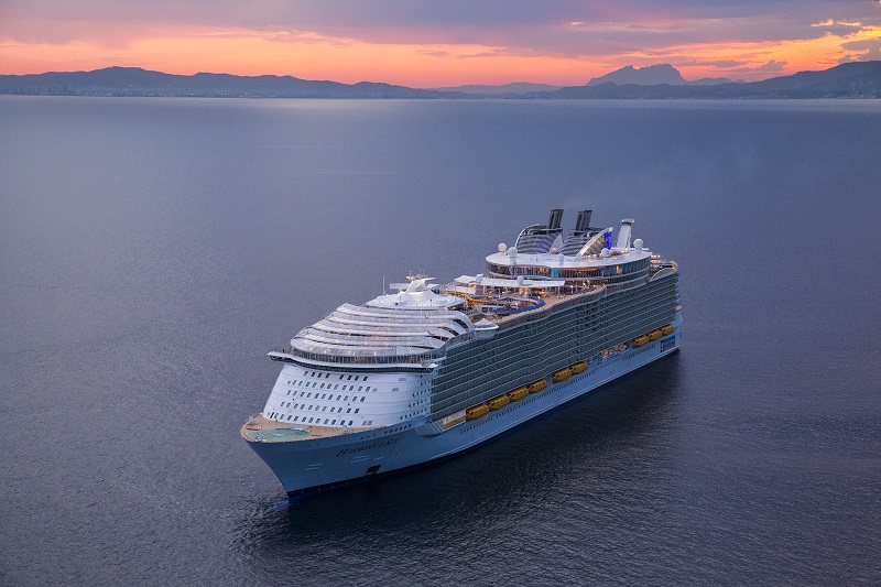 Tampak udara dari Harmony of the Seas, bagian Royal Caribbean.