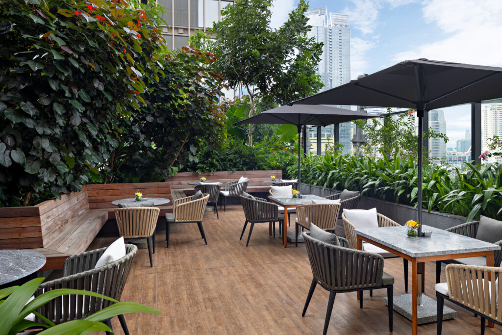 Area merokok dari Swissôtel Living Jakarta.