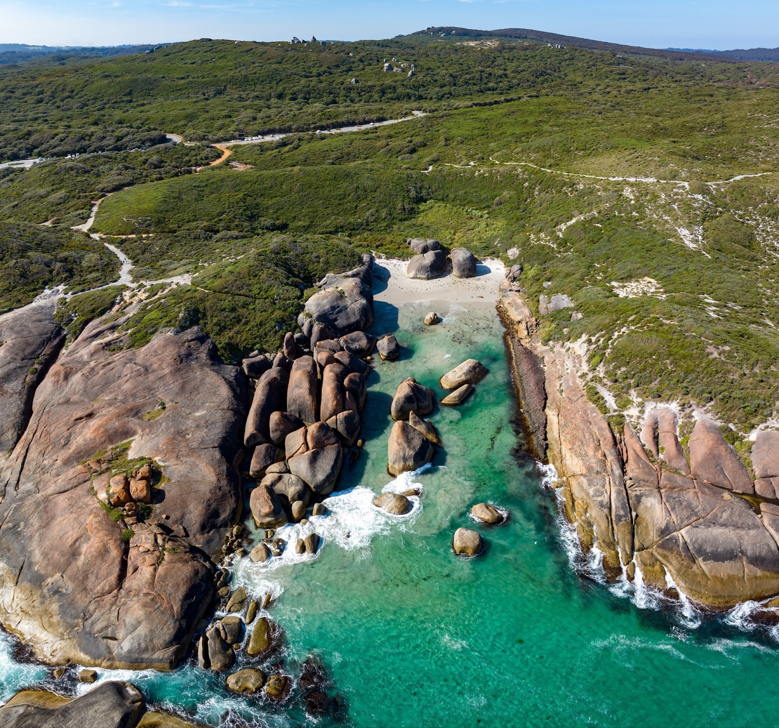 Tampilan pantai Elephant Rocks, pantai tersembunyi South West Australia.