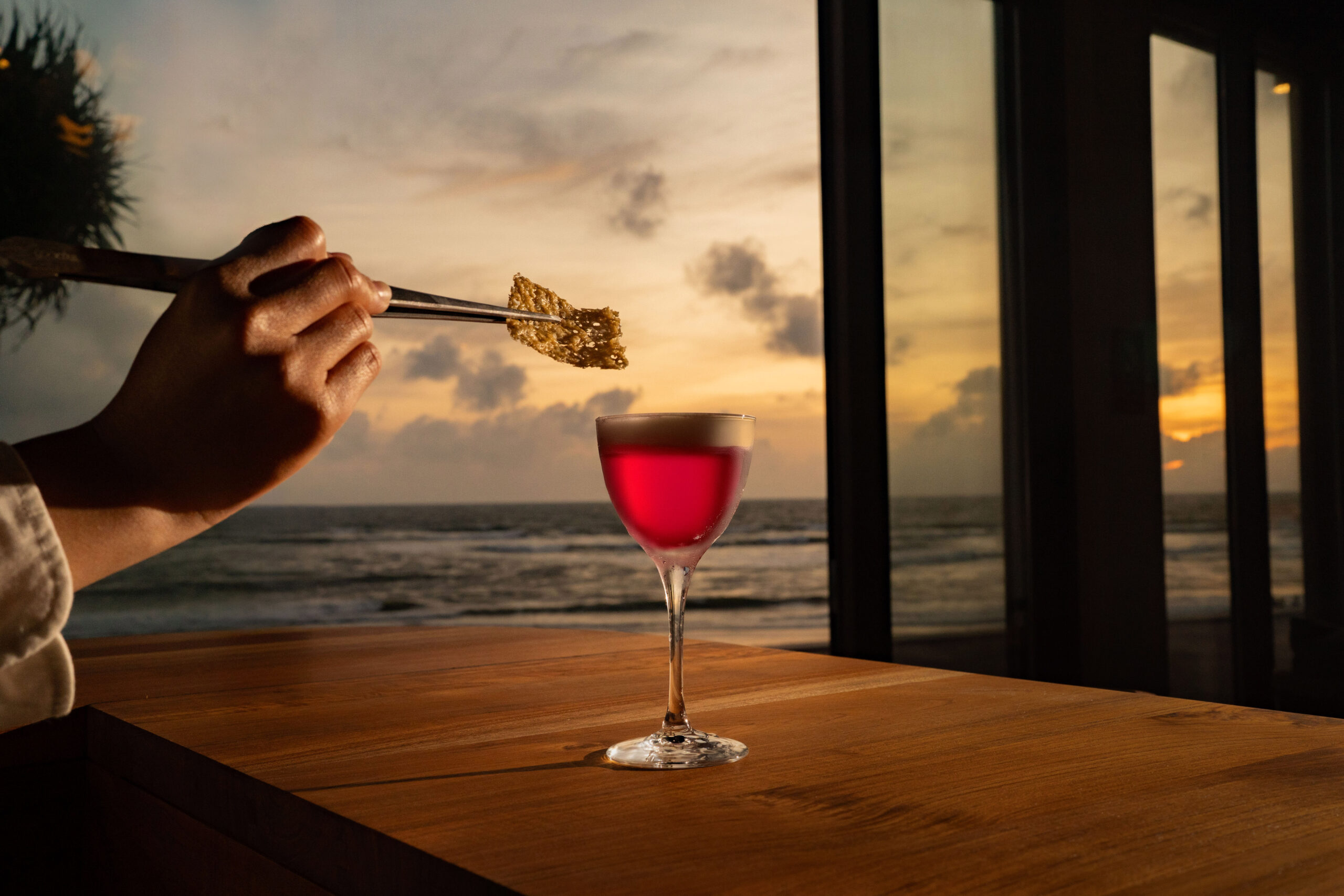 Ilustrasi cocktail di CURE. Restoran baru di Bali.