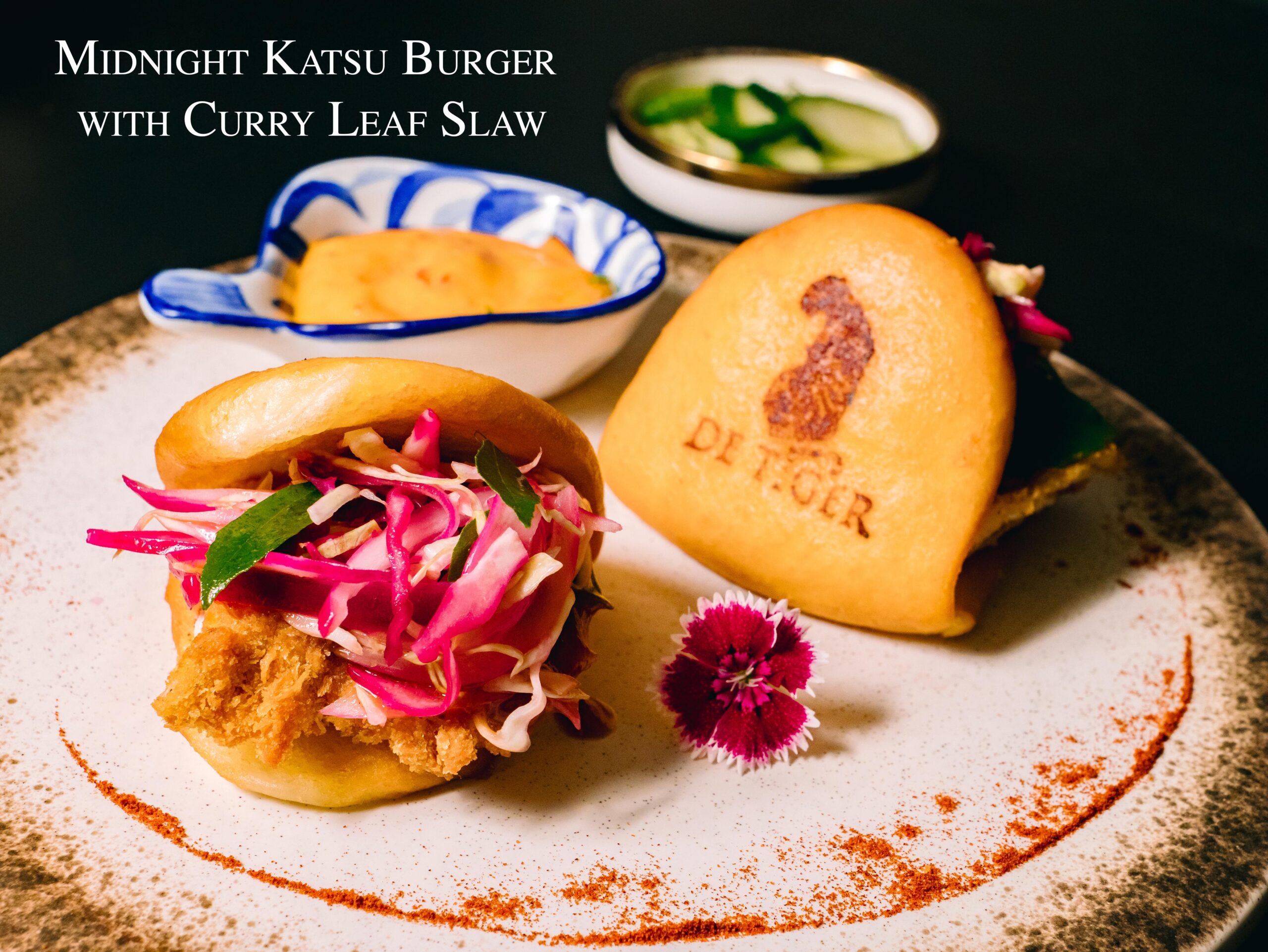 Midnight Katsu Burger yang terinspirasi dari kedai malam batavia.