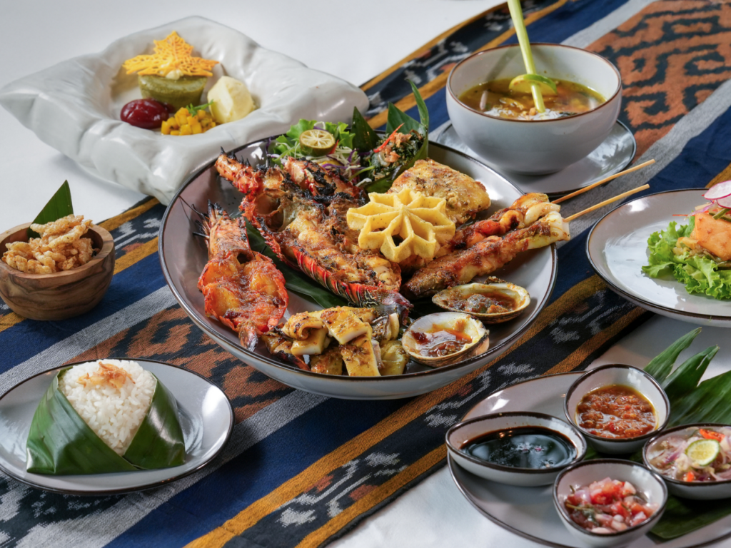 KISIK Seraya Seafood plater di Ayana Komodo, salah satu restoran baru Juli 2026.