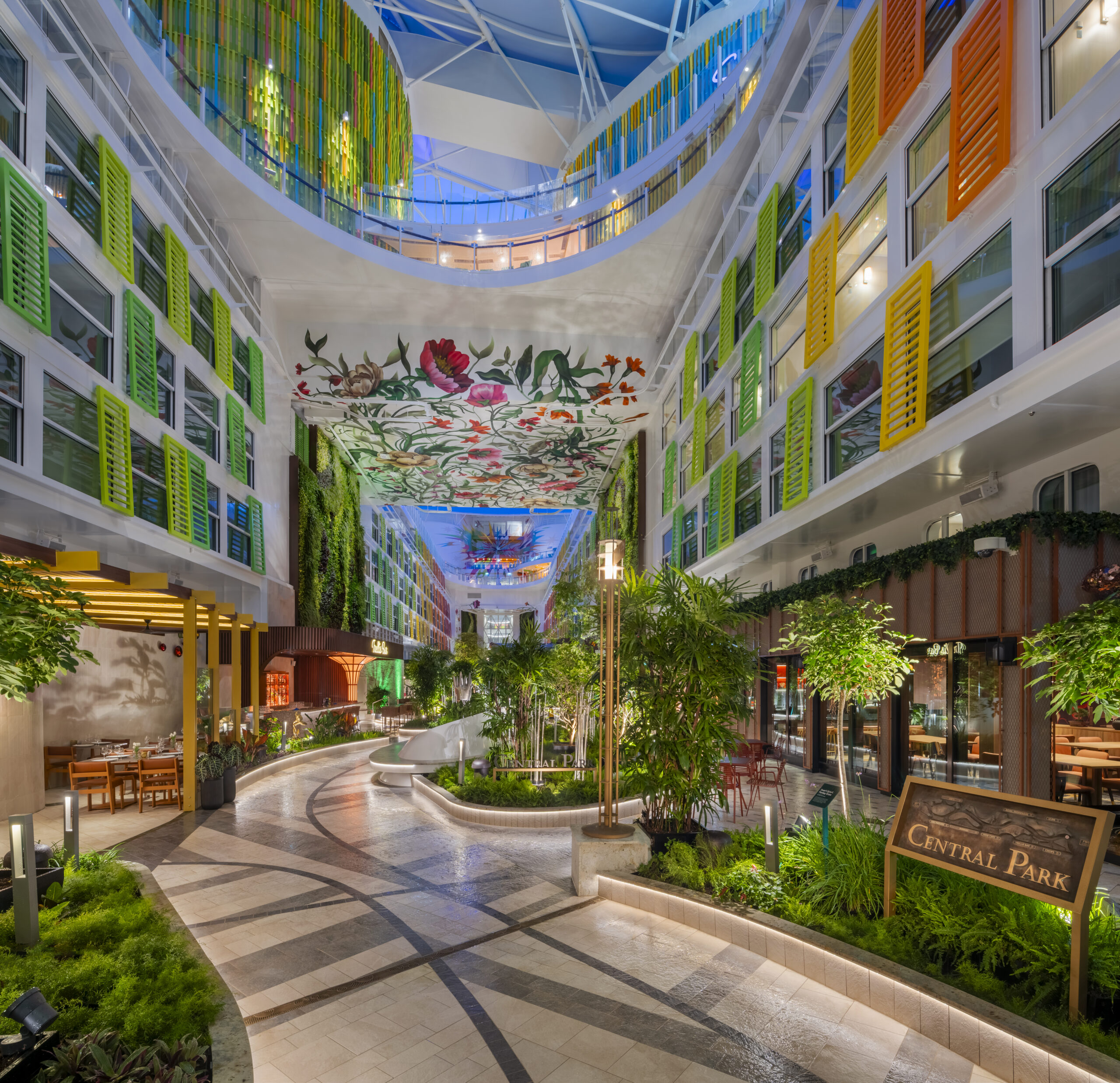 Penampakan dari Central Park di dalam kapal Legend of the Seas.
