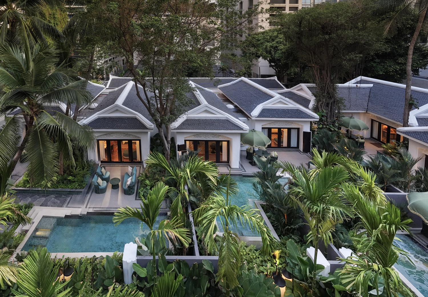 Suasana dari garden pool villa di Anantara Siam Bangkok Hotel.