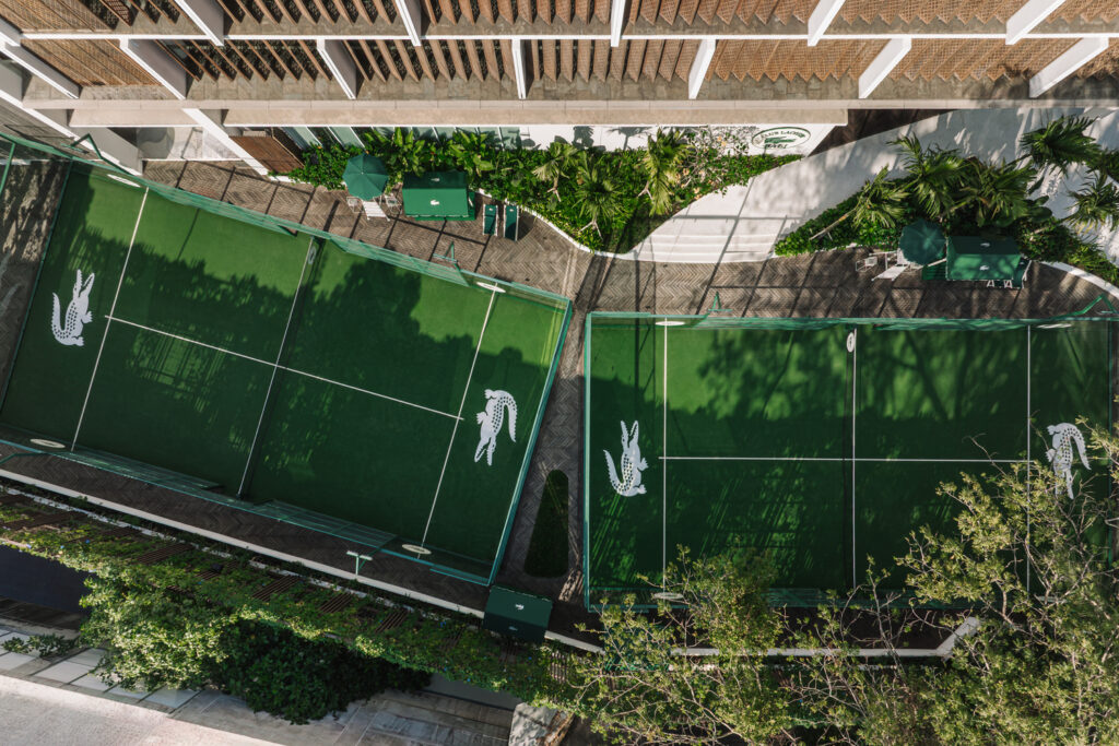 Potret udara dari lapangan padel yang dimiliki Club Lacoste.