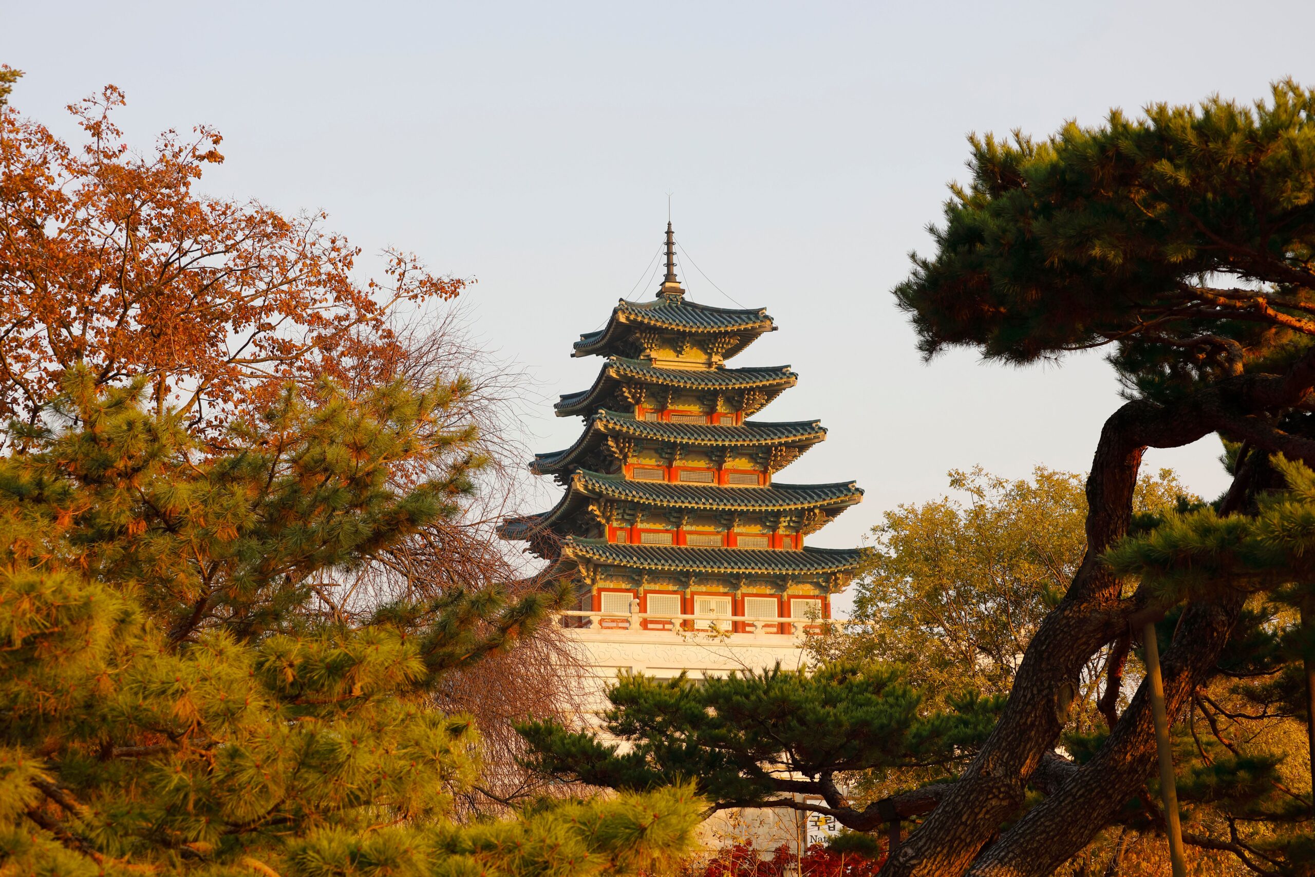 Istana Gyeongbokgung menjadi salah satu tempat yang diwacanakan untuk naik tarif masuknya.