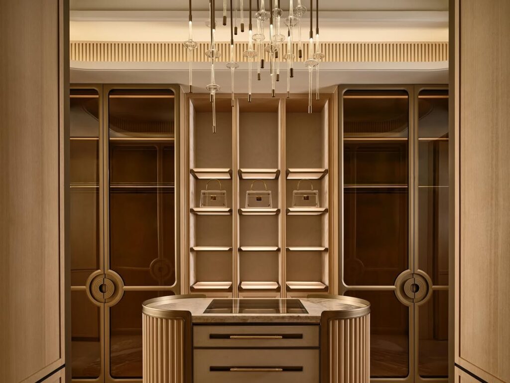 Walk-in wardrobe di Presidential Suite The St. Regis Singapore.