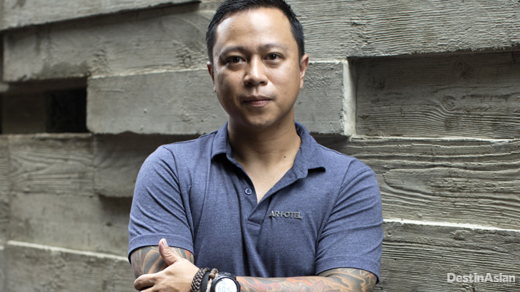 Safrie Effendi bertugas mengkurasi karya seni untuk properti Artotel Indonesia.