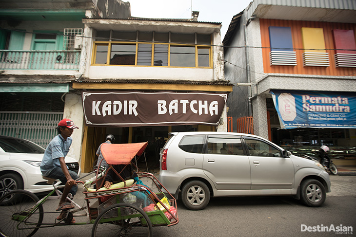 Toko Kadir Batcha, Jalan Panggung 36, berdagang emas dan perhiasan.