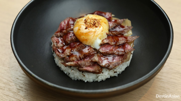 Gyudon dengan daging ekstra lembut.
