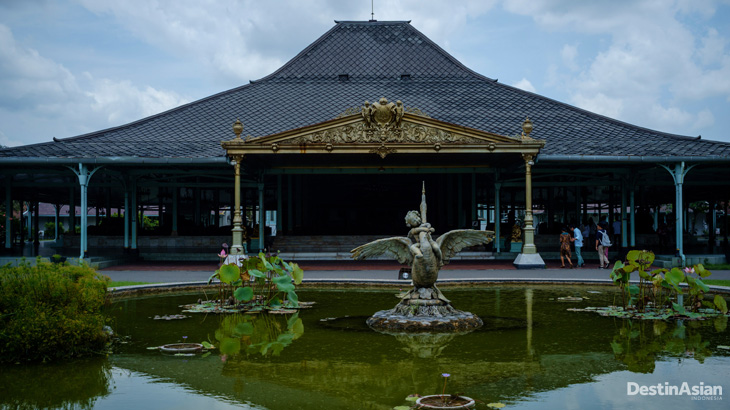 Pendopo utama keraton.