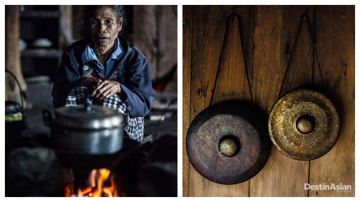 Kiri-kanan: Nenek Katarina yang menjadi salah satu tetua kampung adat Wae Rebo; hiasan di dinding rumah adat.
